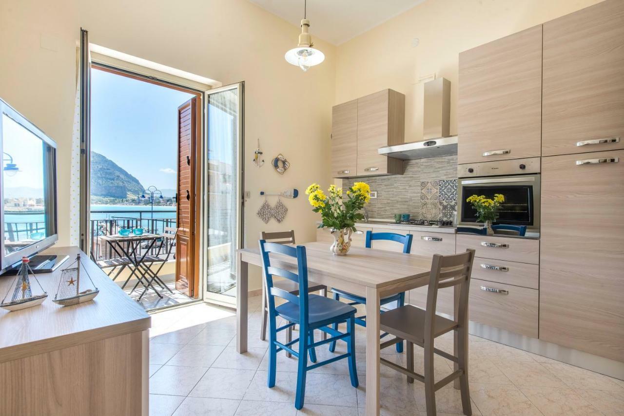 Casetta Vista Mare In Piazza A Mondello Palermo Exterior foto
